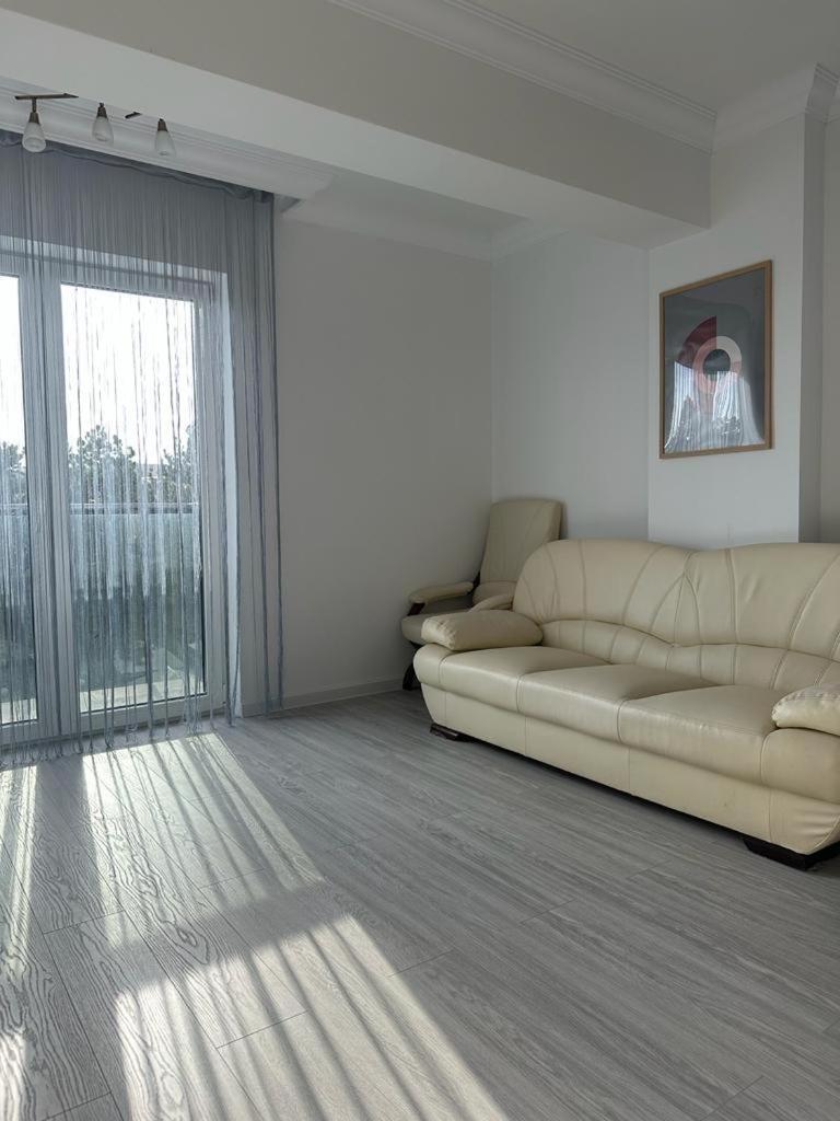 Cozy Holidays In Center Of Suceava Esplanada المظهر الخارجي الصورة